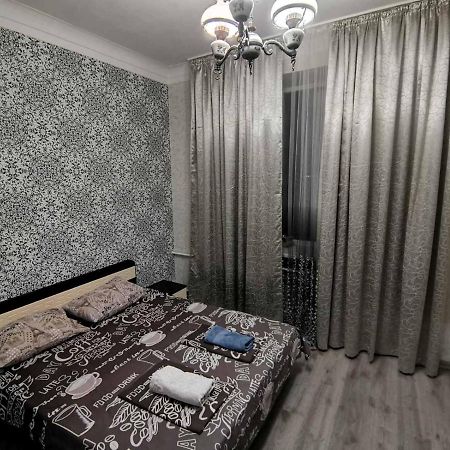 Apartment 2 Bed Rooms Near Aristokrat Zaporizhia Buitenkant foto