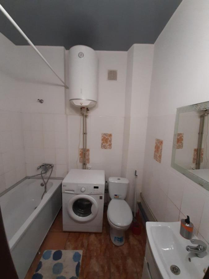Apartment 2 Bed Rooms Near Aristokrat Zaporizhia Buitenkant foto