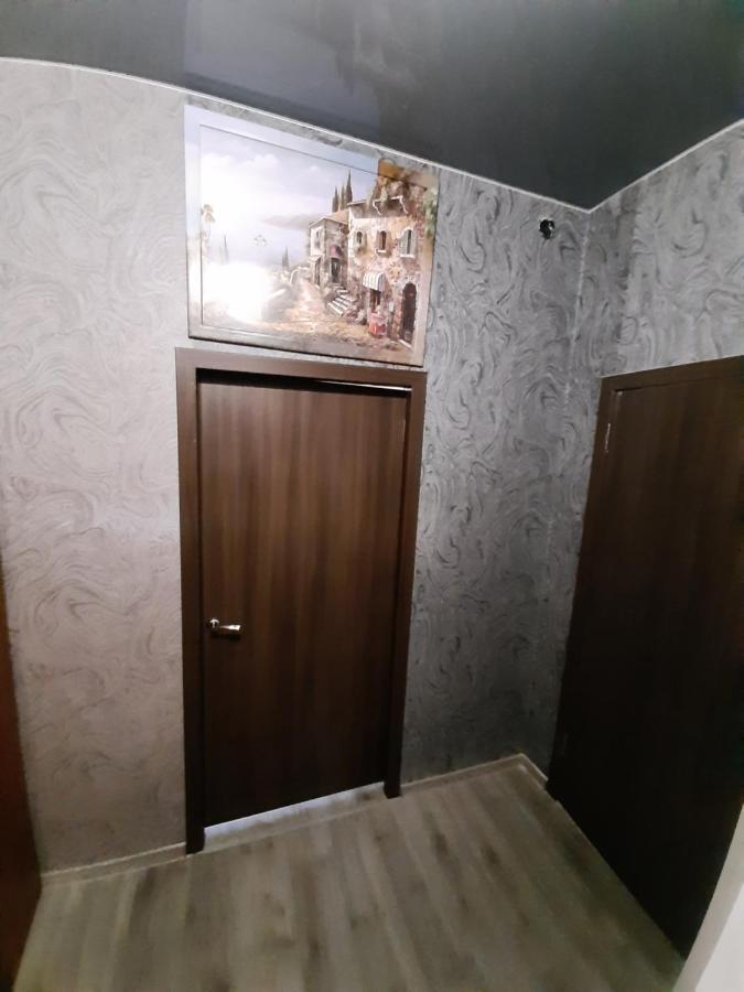 Apartment 2 Bed Rooms Near Aristokrat Zaporizhia Buitenkant foto